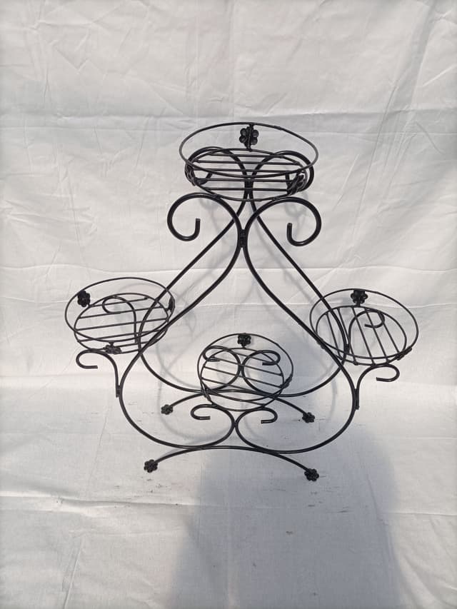 4 Pots Metal Flower Stand - View 1